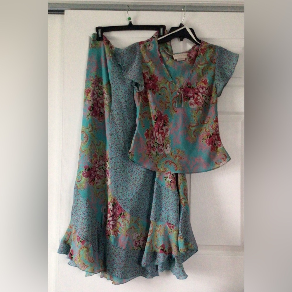 Monroe & Main Floral Skirt Set - Blue and Pink